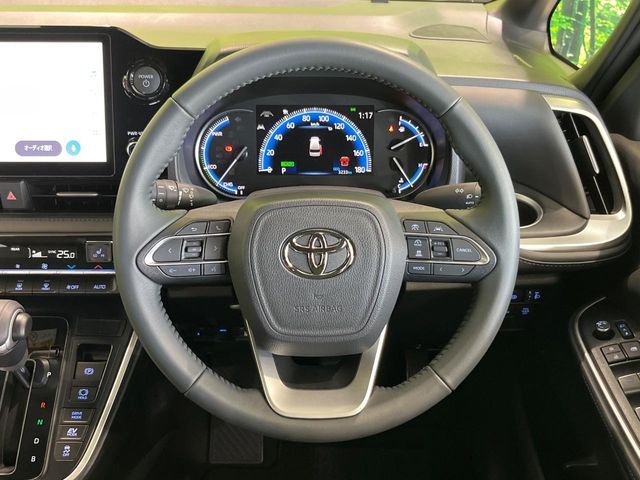 TOYOTA VOXY HYBRID 2025