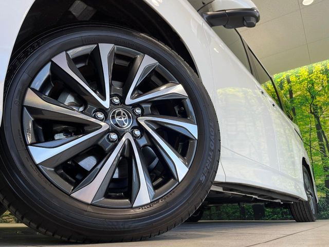 TOYOTA VOXY HYBRID 2025