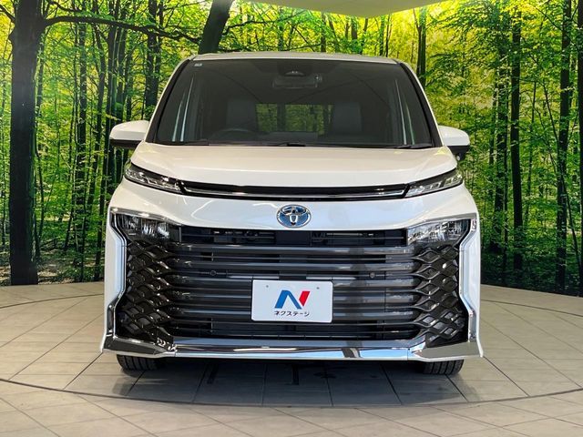 TOYOTA VOXY HYBRID 2025