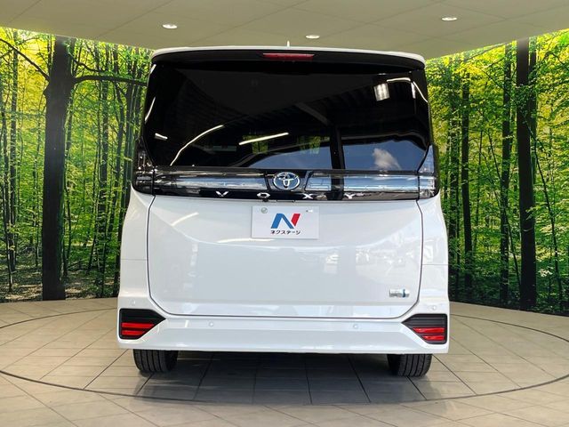 TOYOTA VOXY HYBRID 2025