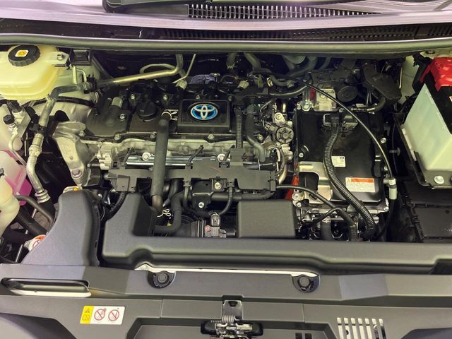 TOYOTA VOXY HYBRID 2025