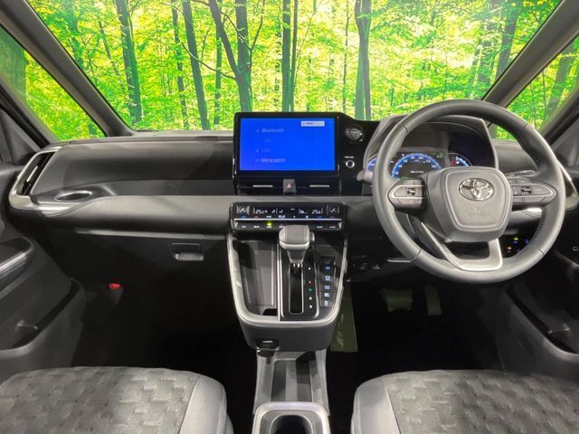 TOYOTA VOXY HYBRID 2025