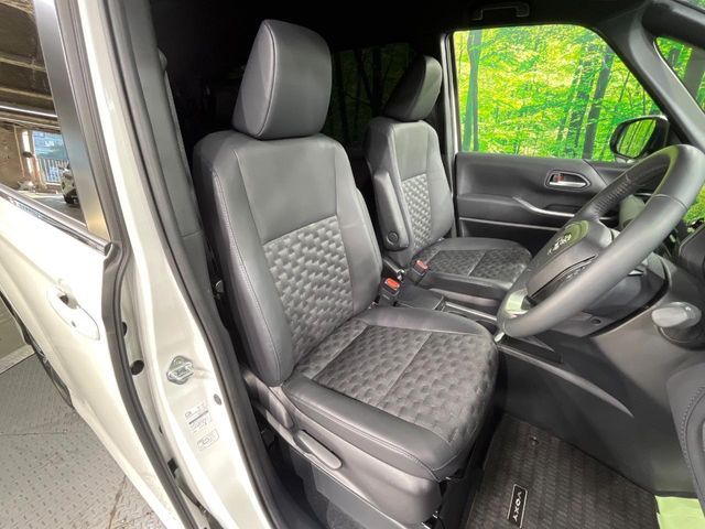 TOYOTA VOXY HYBRID 2025