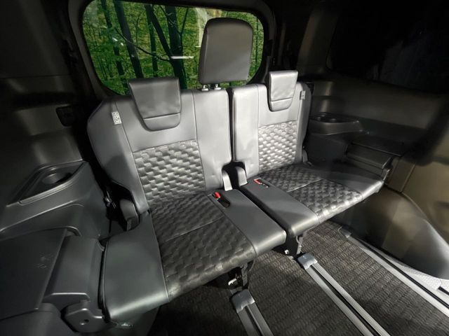 TOYOTA VOXY HYBRID 2025