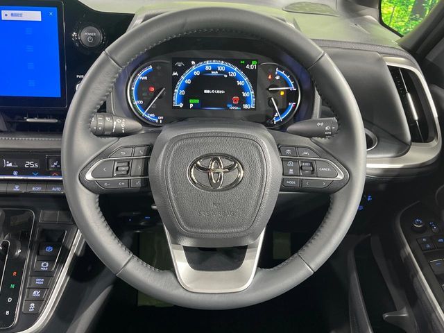 TOYOTA VOXY HYBRID 2025