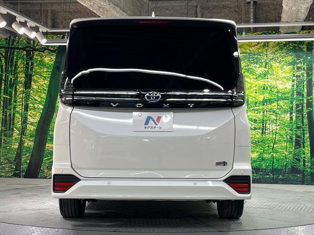 TOYOTA VOXY HYBRID 2025