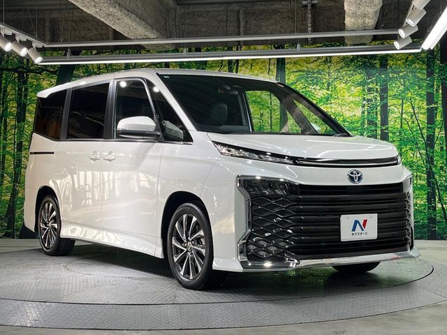 TOYOTA VOXY HYBRID 2025