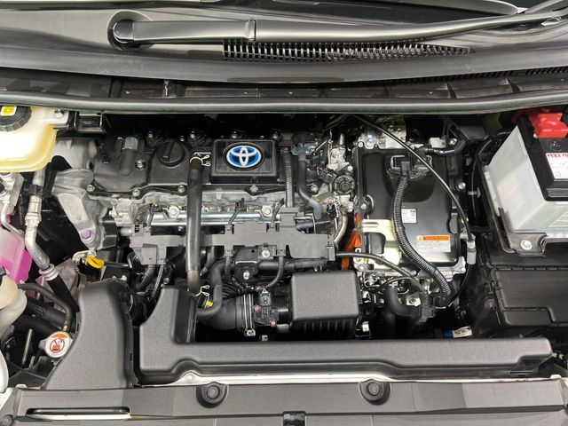 TOYOTA VOXY HYBRID 2025