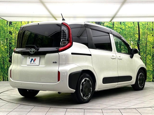 TOYOTA SIENTA HYBRID 2023