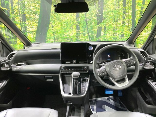 TOYOTA NOAH HYBRID 2022