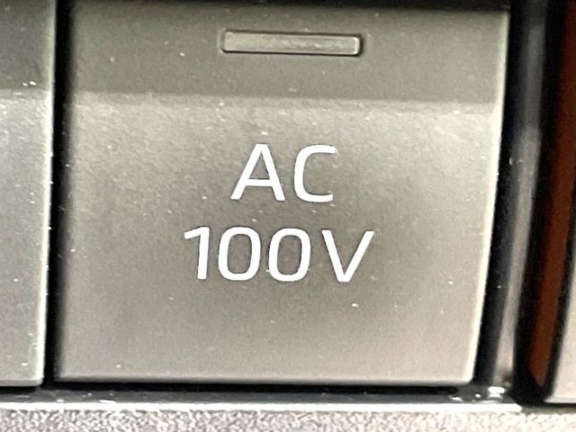 TOYOTA NOAH HYBRID 2022