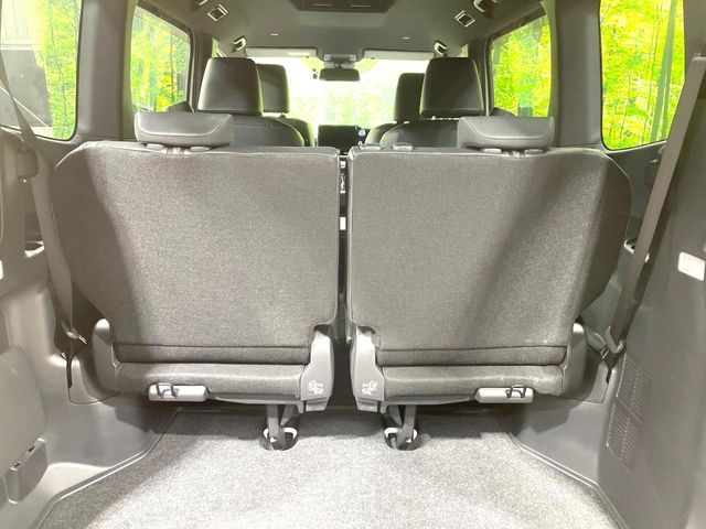 TOYOTA NOAH HYBRID 2022