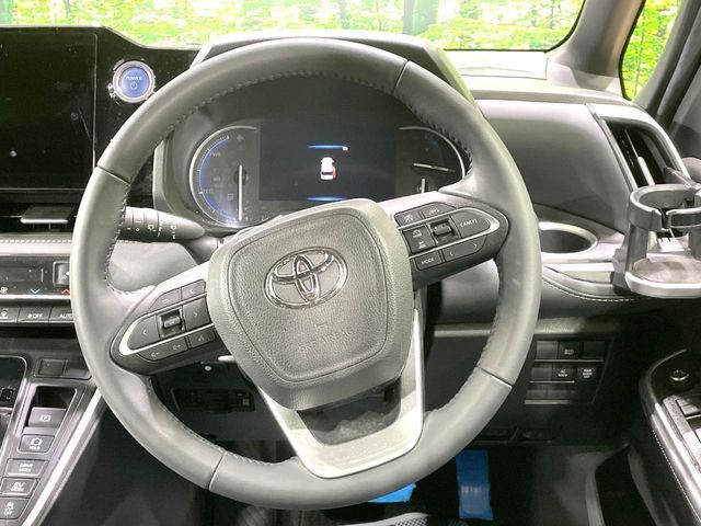 TOYOTA NOAH HYBRID 2022