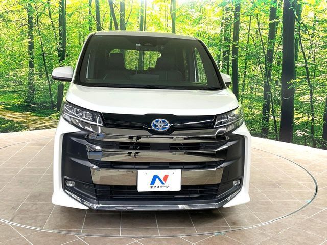 TOYOTA NOAH HYBRID 2022