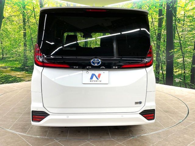 TOYOTA NOAH HYBRID 2022