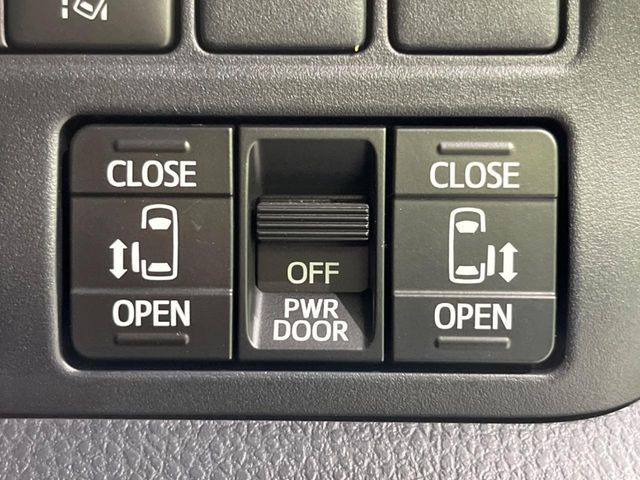 TOYOTA VOXY 4WD 2017