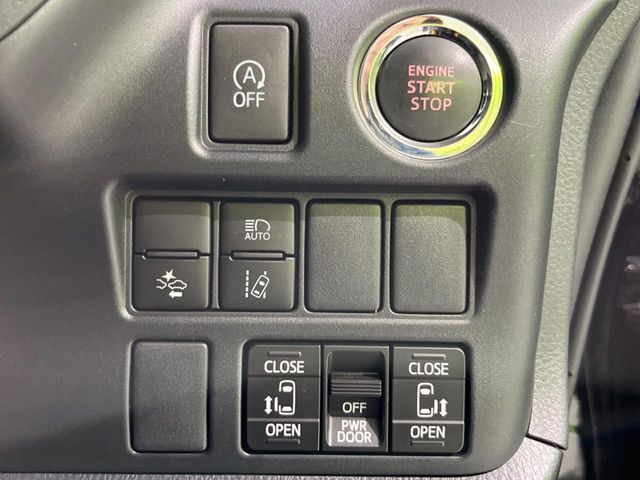 TOYOTA VOXY 4WD 2017