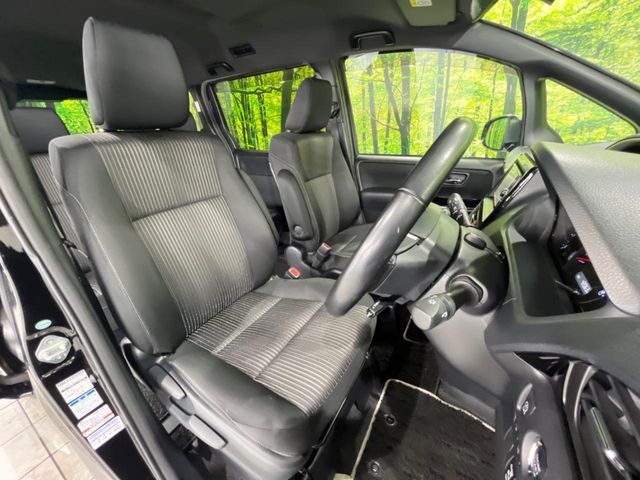 TOYOTA VOXY 4WD 2017