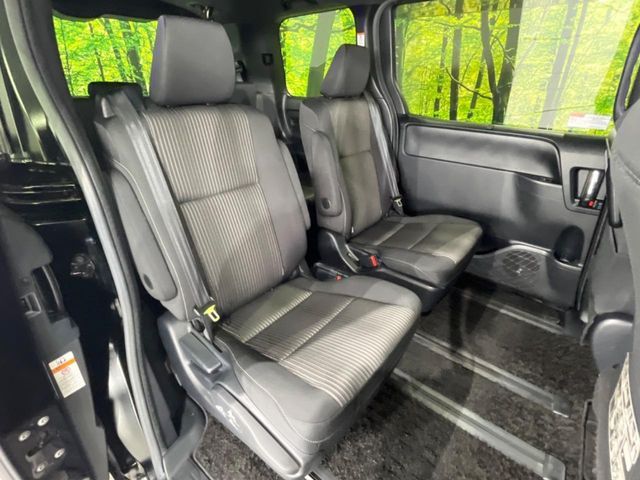 TOYOTA VOXY 4WD 2017