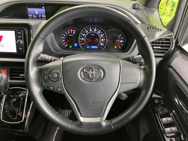 TOYOTA VOXY 4WD 2017