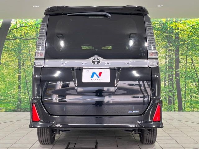 TOYOTA VOXY 4WD 2017