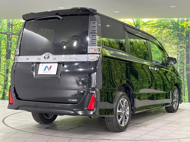 TOYOTA VOXY 4WD 2017