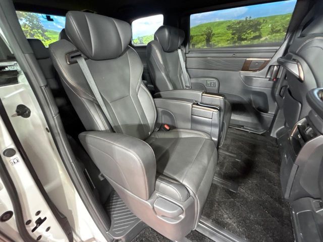 TOYOTA ALPHARD hybrid 2023