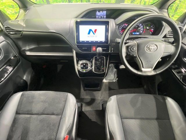 TOYOTA VOXY 4WD 2021