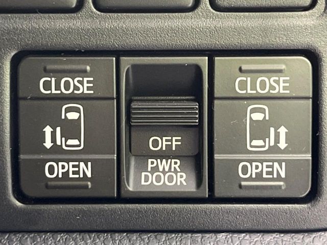 TOYOTA VOXY 4WD 2021