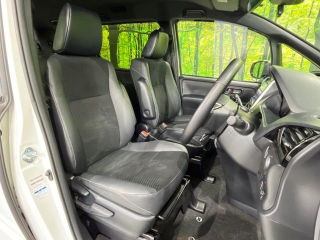 TOYOTA VOXY 4WD 2021