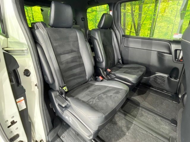 TOYOTA VOXY 4WD 2021