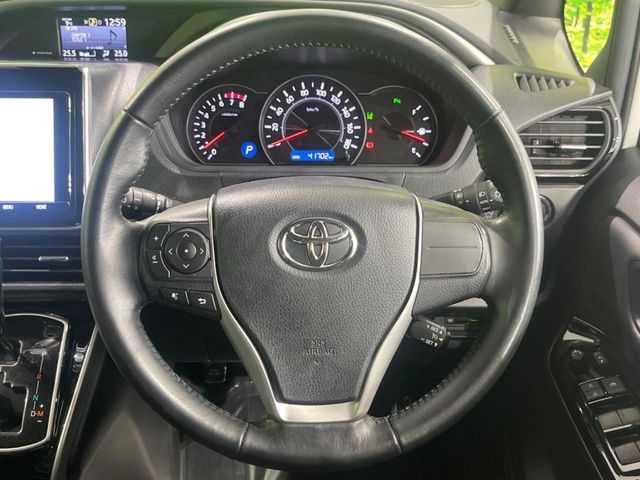 TOYOTA VOXY 4WD 2021