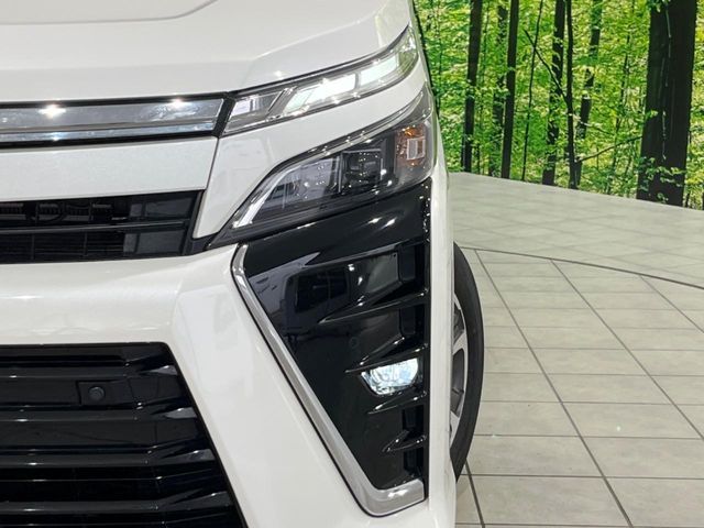 TOYOTA VOXY 4WD 2021