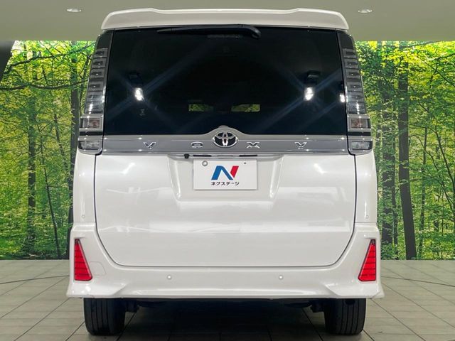 TOYOTA VOXY 4WD 2021