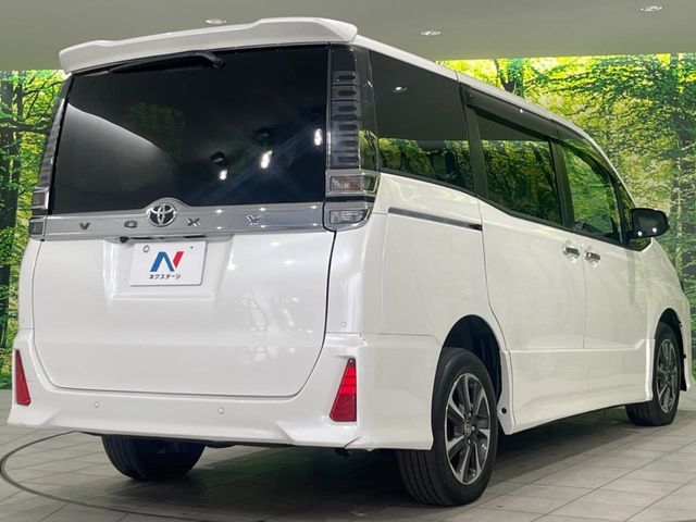 TOYOTA VOXY 4WD 2021