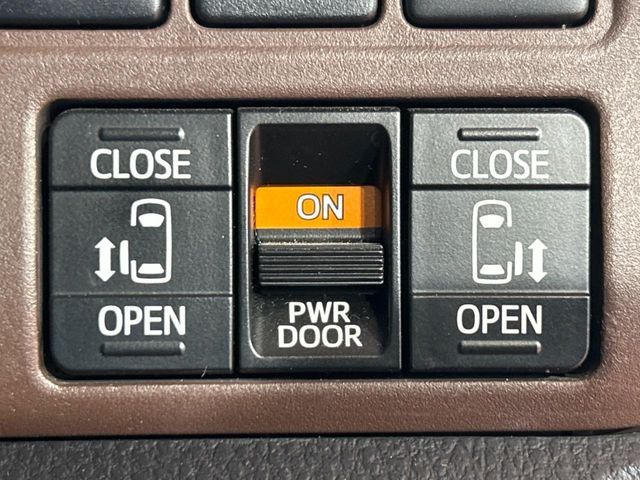 TOYOTA ESQUIRE HYBRID 2015