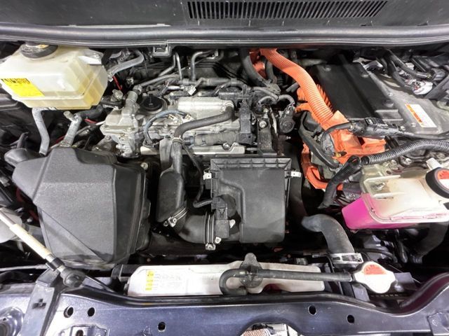 TOYOTA ESQUIRE HYBRID 2015