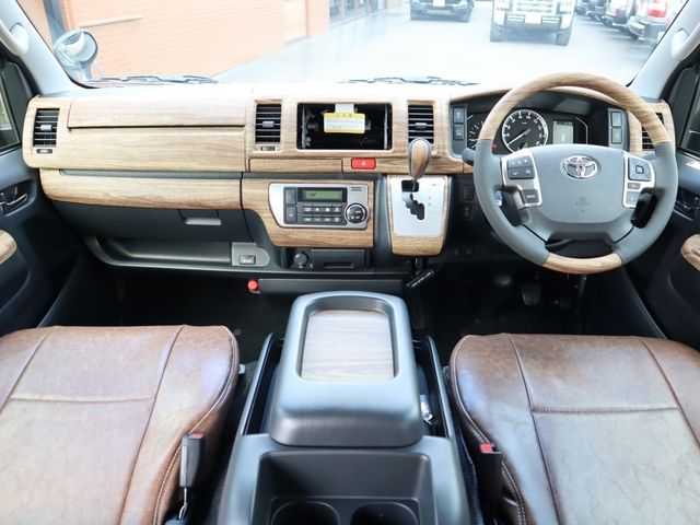 TOYOTA HIACE van 4WD 2025