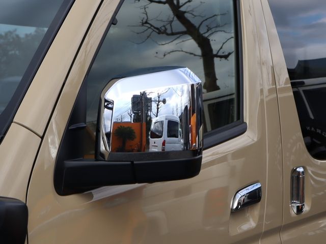 TOYOTA HIACE van 4WD 2025