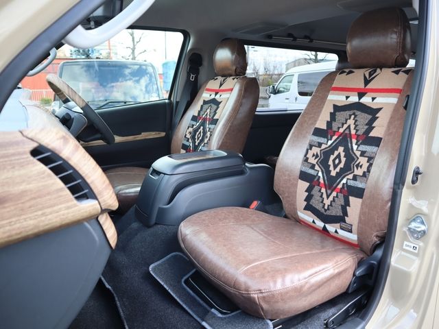 TOYOTA HIACE van 4WD 2025