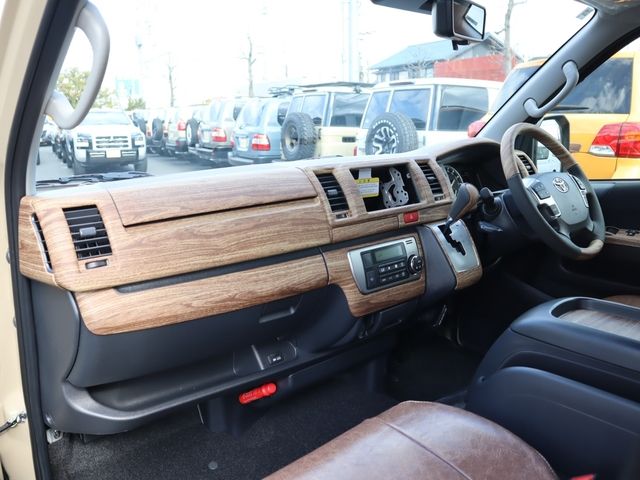 TOYOTA HIACE van 4WD 2025