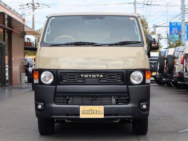 TOYOTA HIACE van 4WD 2025