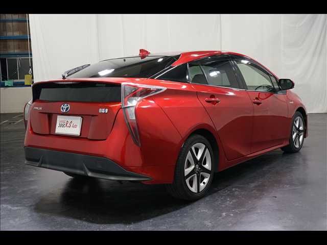 TOYOTA PRIUS 2017