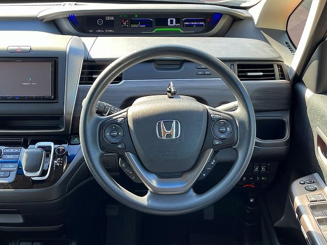 HONDA FREED HYBRID 2023