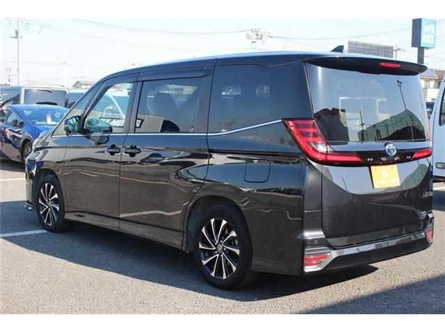 TOYOTA NOAH HYBRID 2023