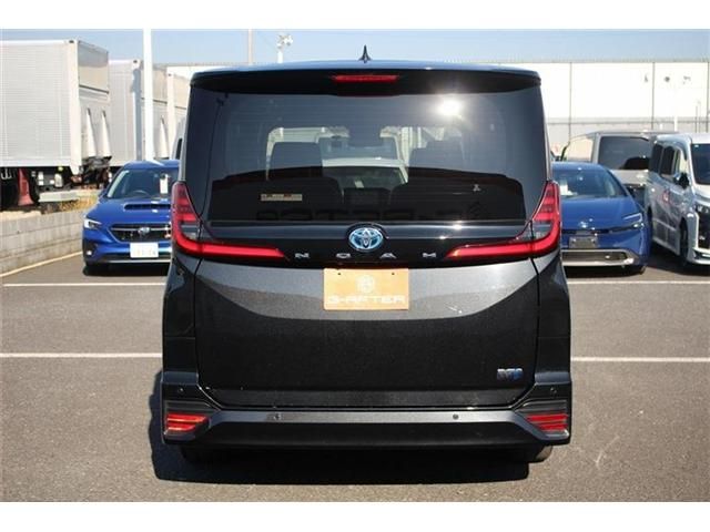 TOYOTA NOAH HYBRID 2023