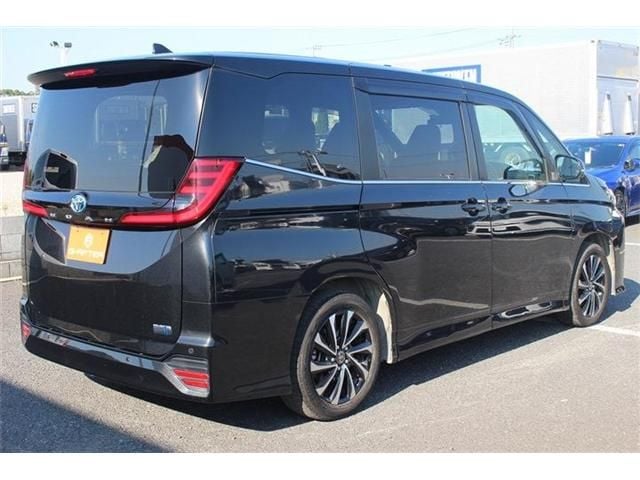 TOYOTA NOAH HYBRID 2023