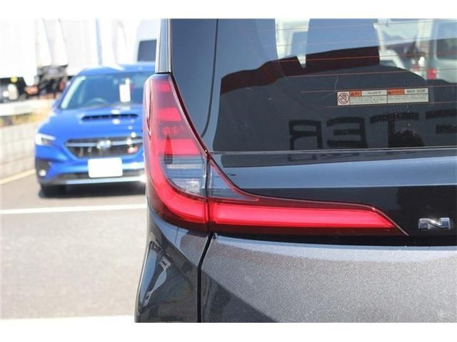 TOYOTA NOAH HYBRID 2023