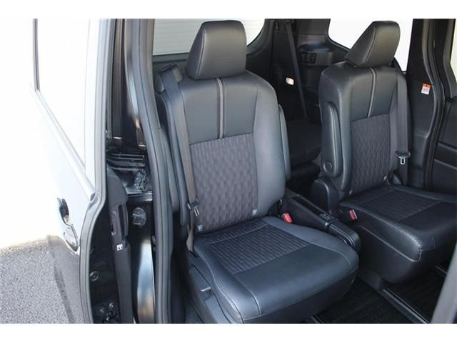 TOYOTA NOAH HYBRID 2023