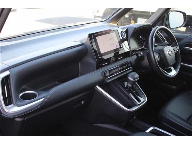 TOYOTA NOAH HYBRID 2023